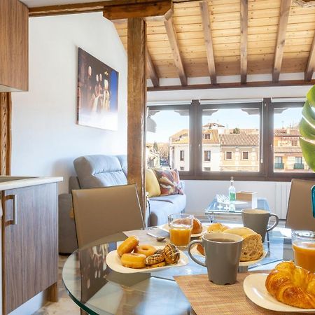 Apartamentos Ejemplares Алькала-де-Энарес Экстерьер фото