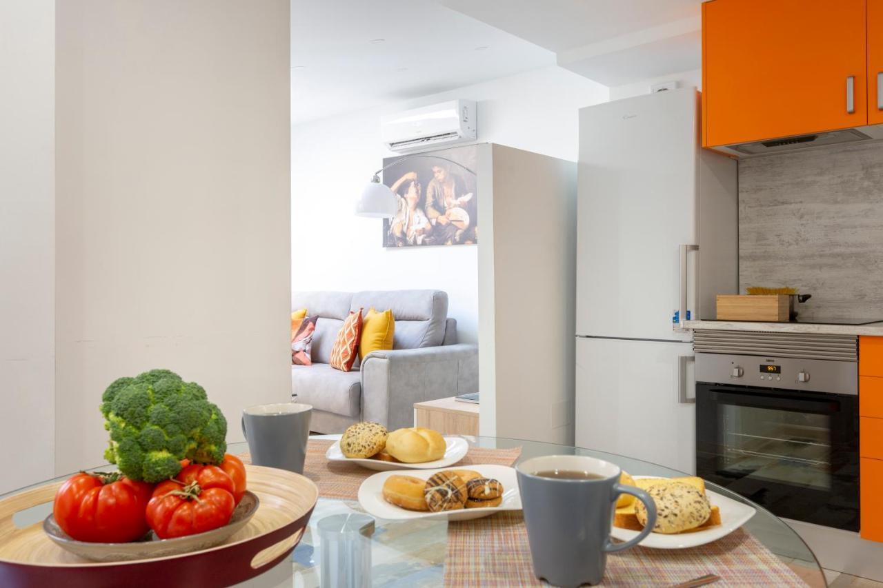 Apartamentos Ejemplares Алькала-де-Энарес Экстерьер фото