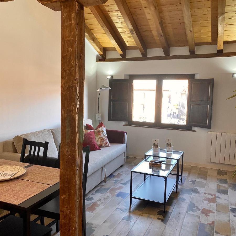Apartamentos Ejemplares Алькала-де-Энарес Экстерьер фото